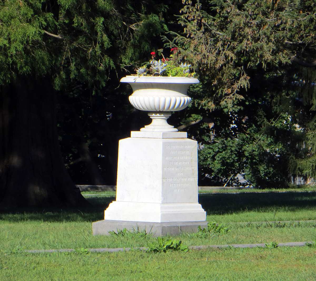 1st Minnesota Memorial Urn 1st Minnesota Memorial Urn